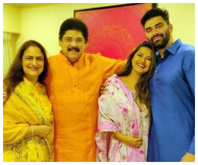 निकितिन धीर पंकज धीर के बेटे हैं